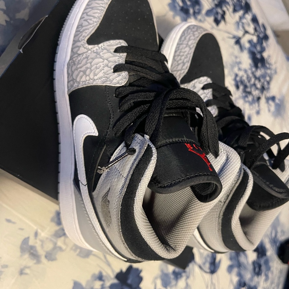 Air Jordan 1 Mid SE Black and Red Sneakers